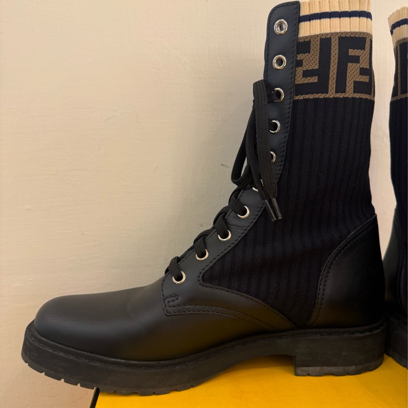 Fendi黑皮革咖老花襪套靴子🥾-7