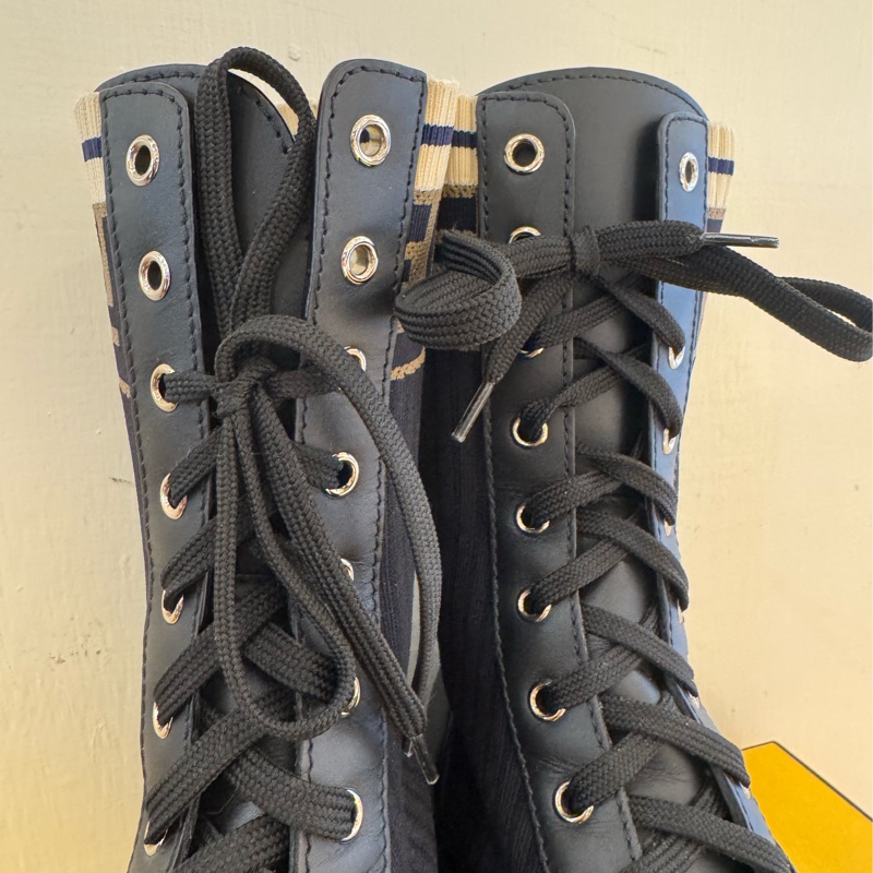 Fendi黑皮革咖老花襪套靴子🥾-11