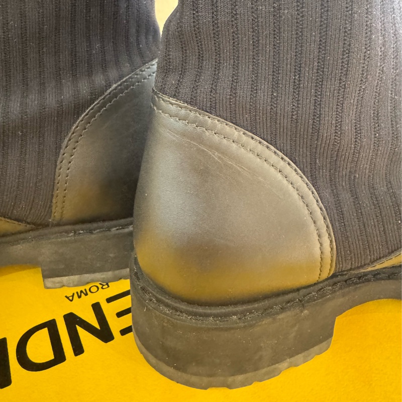 Fendi黑皮革咖老花襪套靴子🥾-15