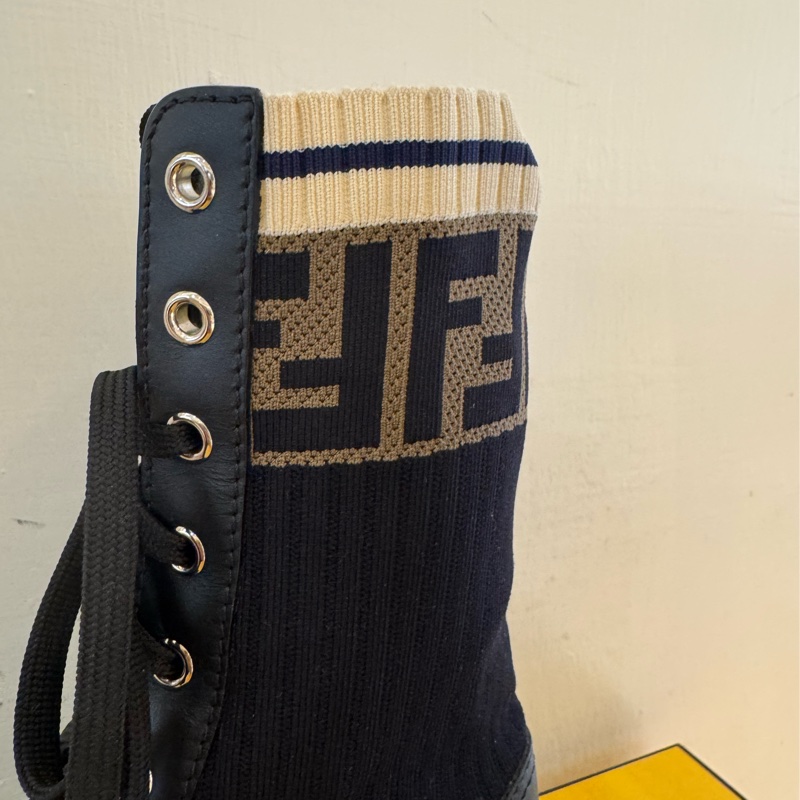 Fendi黑皮革咖老花襪套靴子🥾-17