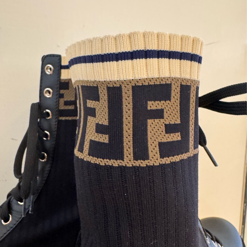 Fendi黑皮革咖老花襪套靴子🥾-18