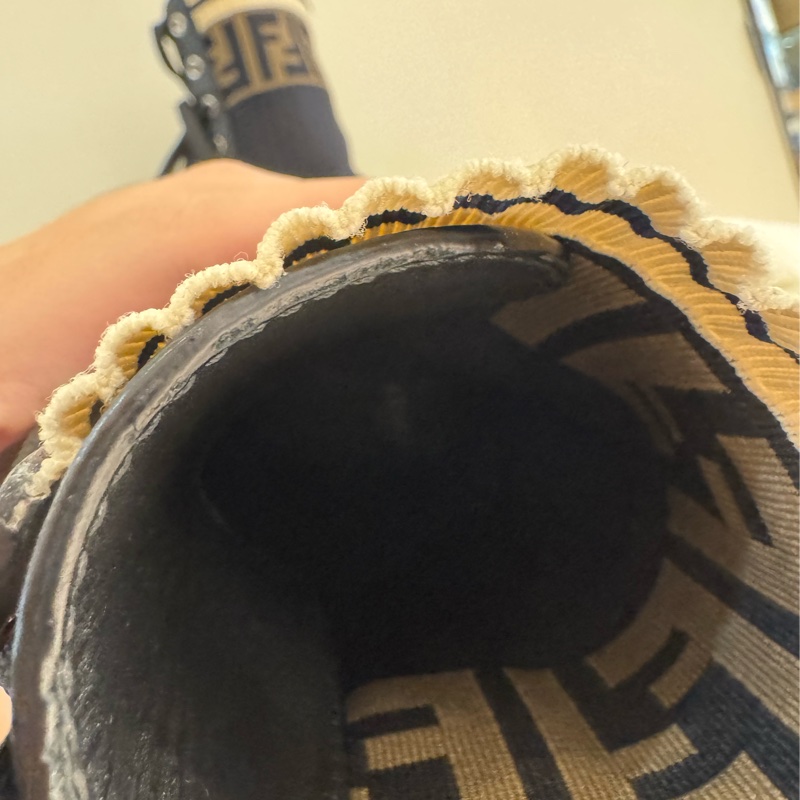 Fendi黑皮革咖老花襪套靴子🥾-21