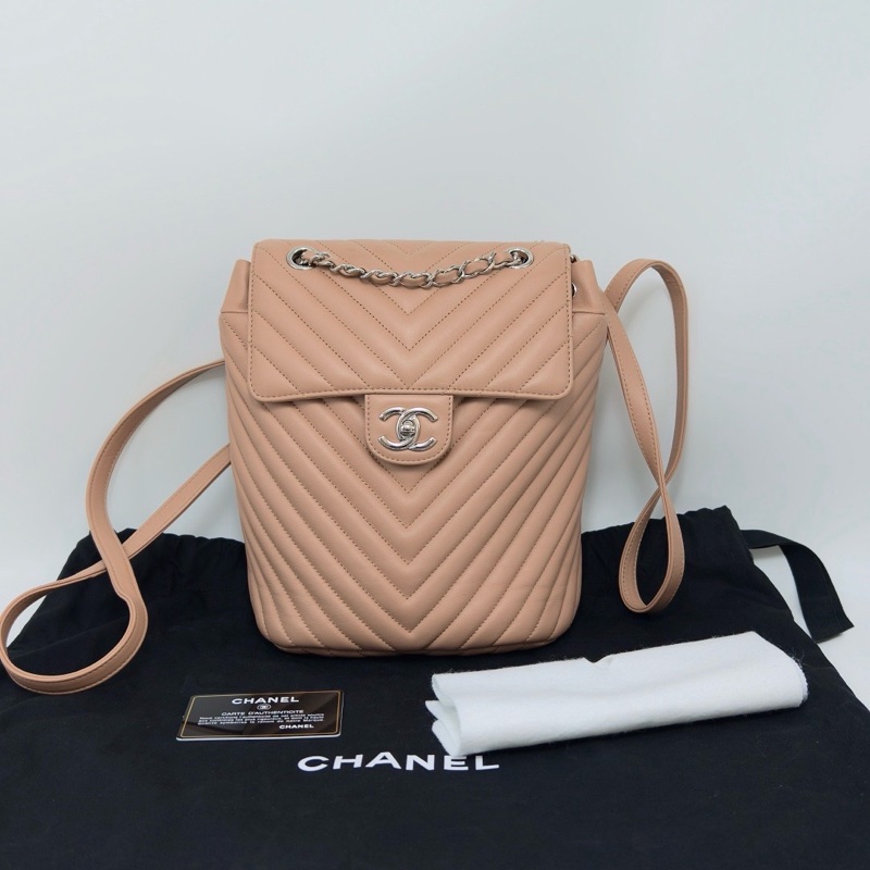 CHANEL 粉銀薩爾茨堡V紋後背包20*24*14 98新配件塵袋保卡-1