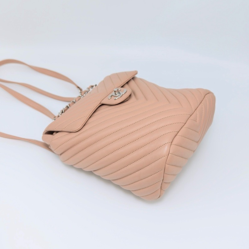 CHANEL 粉銀薩爾茨堡V紋後背包20*24*14 98新配件塵袋保卡-5