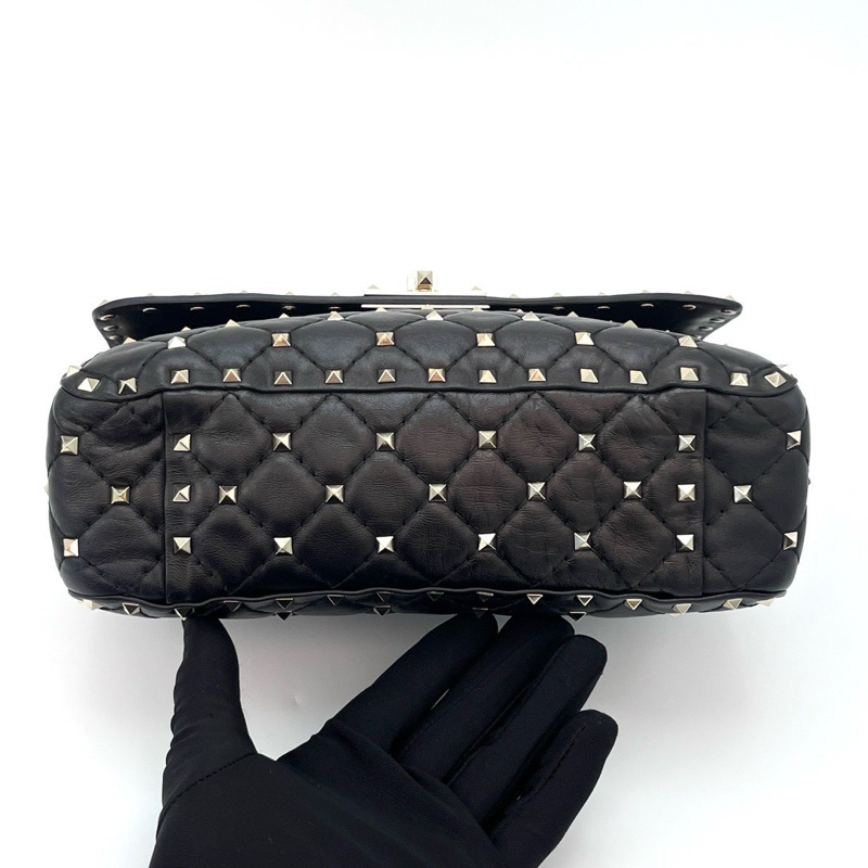 VALENTINO 黑色鉚釘肩背斜背包23*15*7 98新配件塵袋-4