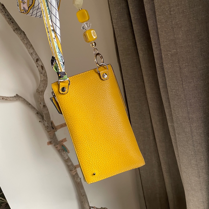 Fendi 🌟手機包/斜背包/ 肩背包/卡包/錢包/腰包/WOC🌟正品🌟況不錯🌟男女皆可🌟黃色招財-6