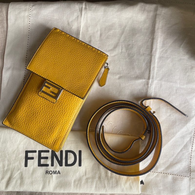 Fendi 🌟手機包/斜背包/ 肩背包/卡包/錢包/腰包/WOC🌟正品🌟況不錯🌟男女皆可🌟黃色招財-7