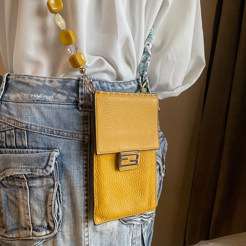 Fendi 🌟手機包/斜背包/ 肩背包/卡包/錢包/腰包/WOC🌟正品🌟況不錯🌟男女皆可🌟黃色招財-10