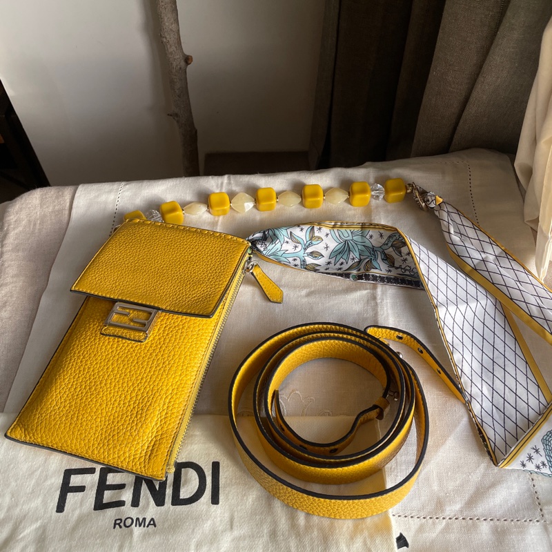 Fendi 🌟手機包/斜背包/ 肩背包/卡包/錢包/腰包/WOC🌟正品🌟況不錯🌟男女皆可🌟黃色招財-11