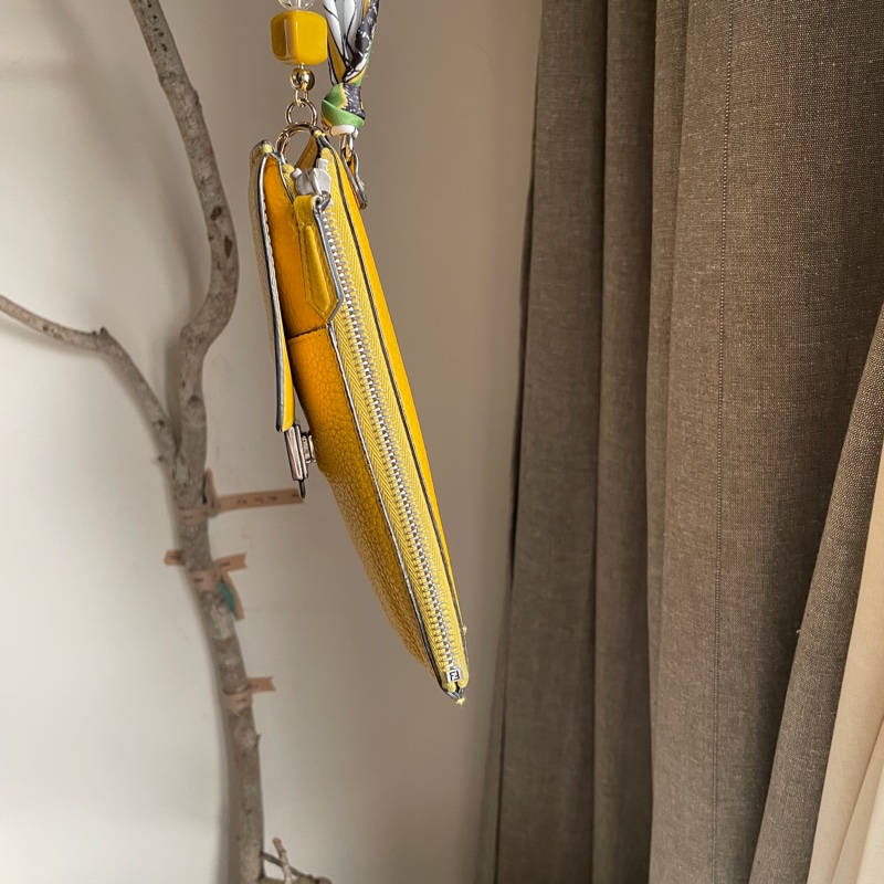 Fendi 🌟手機包/斜背包/ 肩背包/卡包/錢包/腰包/WOC🌟正品🌟況不錯🌟男女皆可🌟黃色招財-13