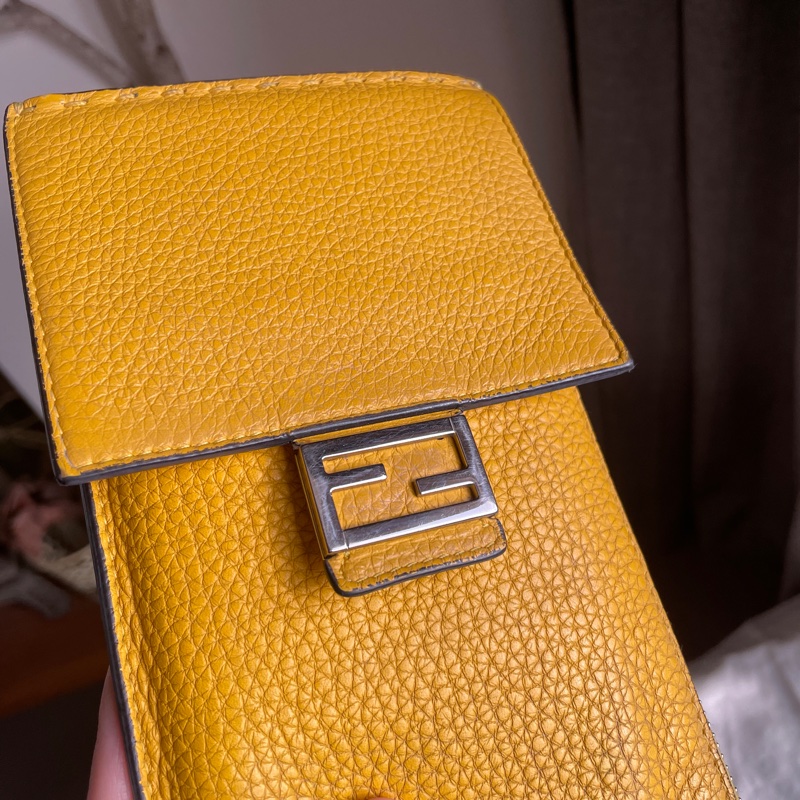 Fendi 🌟手機包/斜背包/ 肩背包/卡包/錢包/腰包/WOC🌟正品🌟況不錯🌟男女皆可🌟黃色招財-14