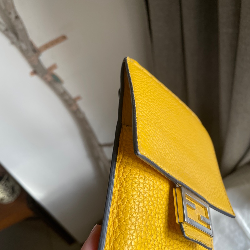 Fendi 🌟手機包/斜背包/ 肩背包/卡包/錢包/腰包/WOC🌟正品🌟況不錯🌟男女皆可🌟黃色招財-17