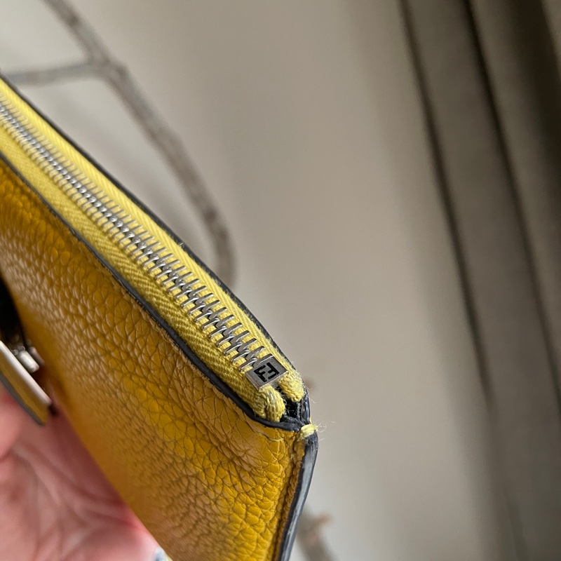Fendi 🌟手機包/斜背包/ 肩背包/卡包/錢包/腰包/WOC🌟正品🌟況不錯🌟男女皆可🌟黃色招財-20