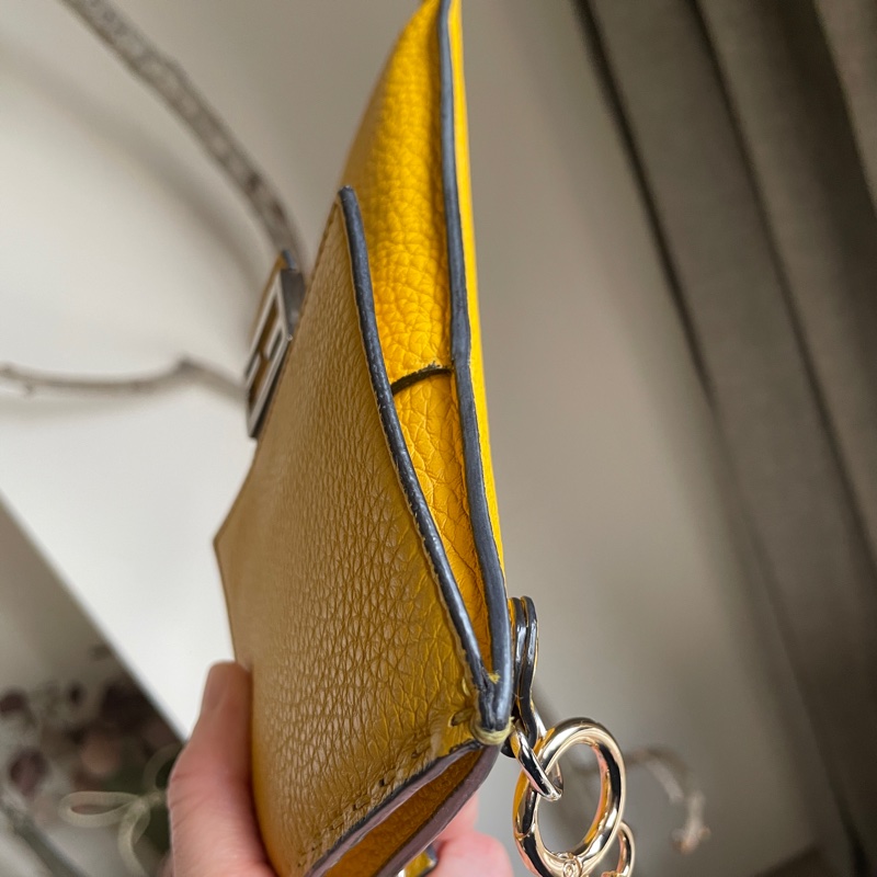Fendi 🌟手機包/斜背包/ 肩背包/卡包/錢包/腰包/WOC🌟正品🌟況不錯🌟男女皆可🌟黃色招財-25