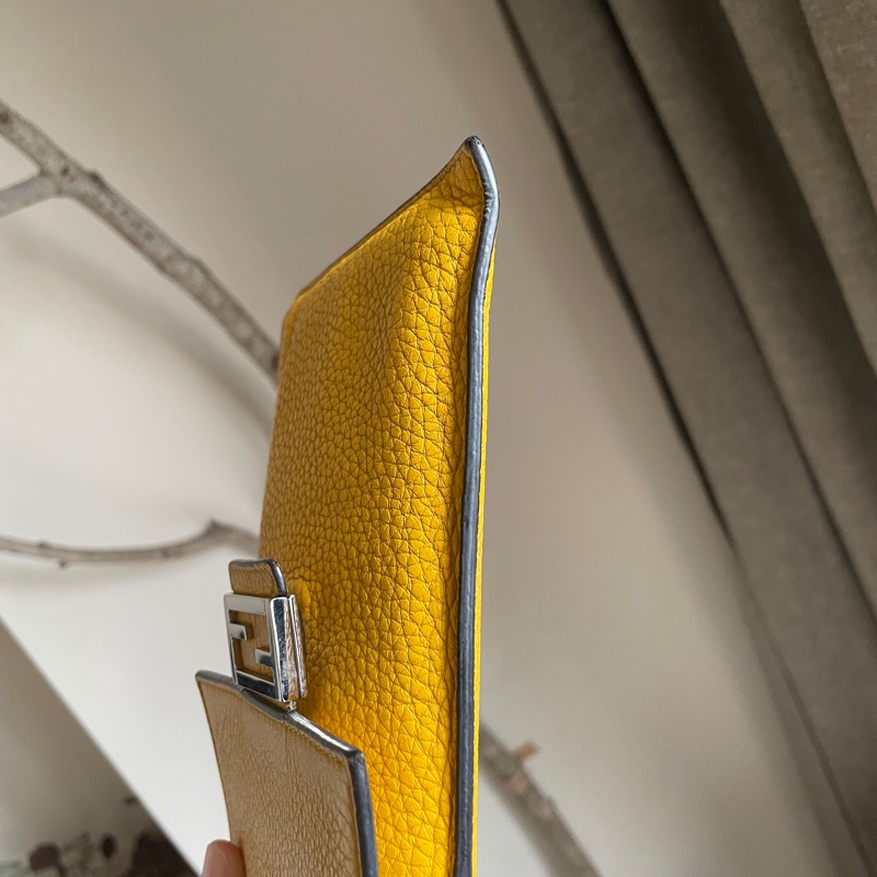 Fendi 🌟手機包/斜背包/ 肩背包/卡包/錢包/腰包/WOC🌟正品🌟況不錯🌟男女皆可🌟黃色招財-26