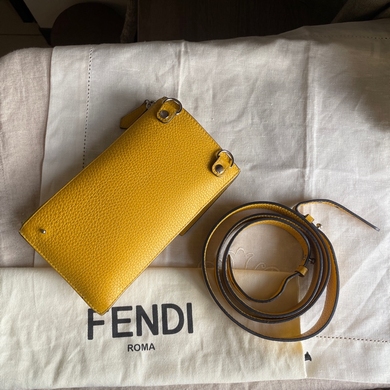 Fendi 🌟手機包/斜背包/ 肩背包/卡包/錢包/腰包/WOC🌟正品🌟況不錯🌟男女皆可🌟黃色招財-30