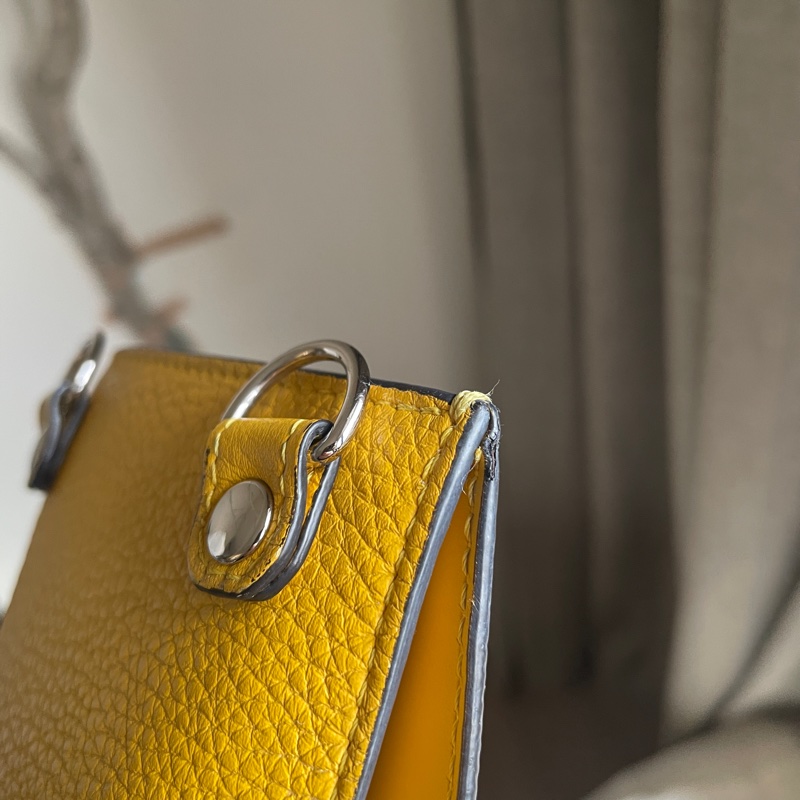 Fendi 🌟手機包/斜背包/ 肩背包/卡包/錢包/腰包/WOC🌟正品🌟況不錯🌟男女皆可🌟黃色招財-35