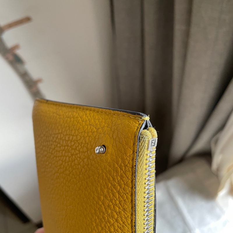 Fendi 🌟手機包/斜背包/ 肩背包/卡包/錢包/腰包/WOC🌟正品🌟況不錯🌟男女皆可🌟黃色招財-39