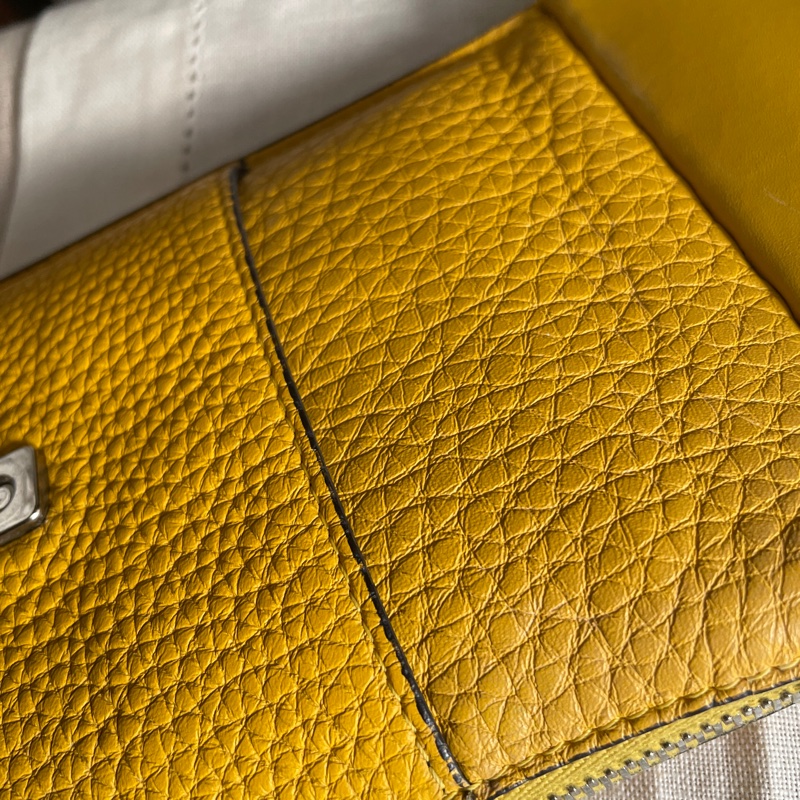 Fendi 🌟手機包/斜背包/ 肩背包/卡包/錢包/腰包/WOC🌟正品🌟況不錯🌟男女皆可🌟黃色招財-40