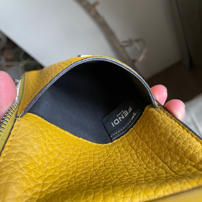 Fendi 🌟手機包/斜背包/ 肩背包/卡包/錢包/腰包/WOC🌟正品🌟況不錯🌟男女皆可🌟黃色招財-41