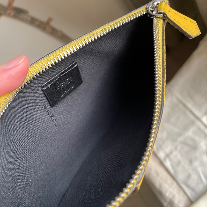 Fendi 🌟手機包/斜背包/ 肩背包/卡包/錢包/腰包/WOC🌟正品🌟況不錯🌟男女皆可🌟黃色招財-42