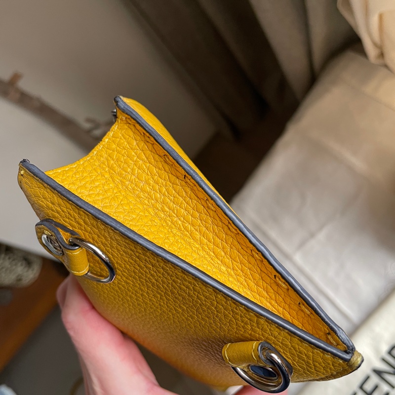 Fendi 🌟手機包/斜背包/ 肩背包/卡包/錢包/腰包/WOC🌟正品🌟況不錯🌟男女皆可🌟黃色招財-45