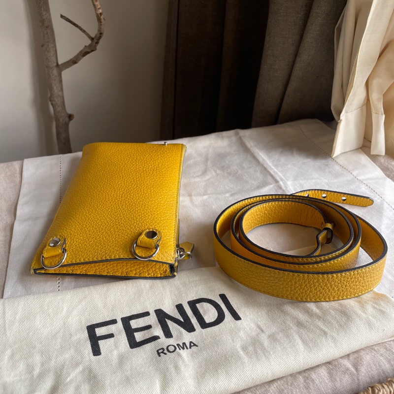 Fendi 🌟手機包/斜背包/ 肩背包/卡包/錢包/腰包/WOC🌟正品🌟況不錯🌟男女皆可🌟黃色招財-46