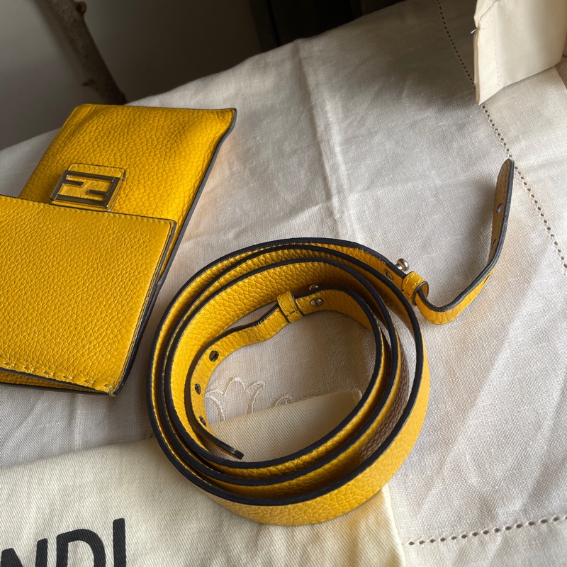 Fendi 🌟手機包/斜背包/ 肩背包/卡包/錢包/腰包/WOC🌟正品🌟況不錯🌟男女皆可🌟黃色招財-47
