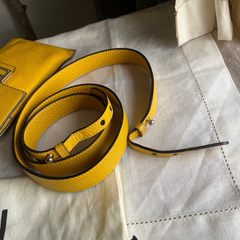 Fendi 🌟手機包/斜背包/ 肩背包/卡包/錢包/腰包/WOC🌟正品🌟況不錯🌟男女皆可🌟黃色招財-48