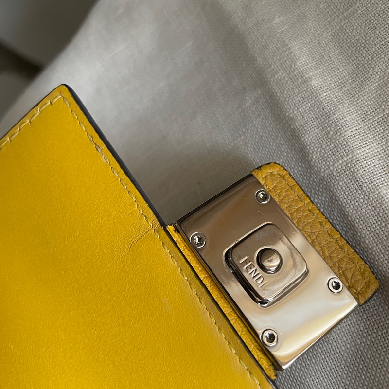 Fendi 🌟手機包/斜背包/ 肩背包/卡包/錢包/腰包/WOC🌟正品🌟況不錯🌟男女皆可🌟黃色招財-53