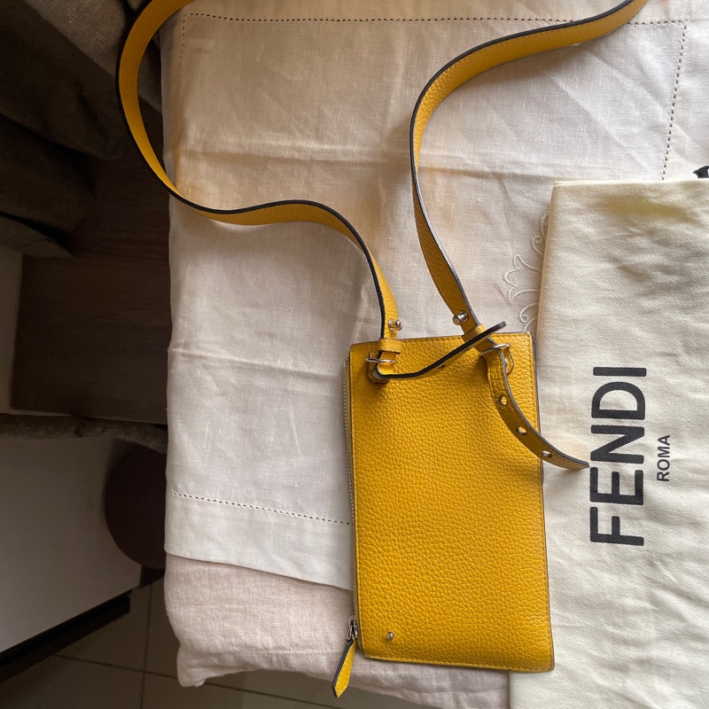 Fendi 🌟手機包/斜背包/ 肩背包/卡包/錢包/腰包/WOC🌟正品🌟況不錯🌟男女皆可🌟黃色招財-55