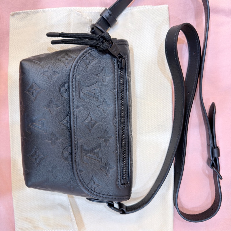Louis Vuitton Pulse可穿戴式錢包-0