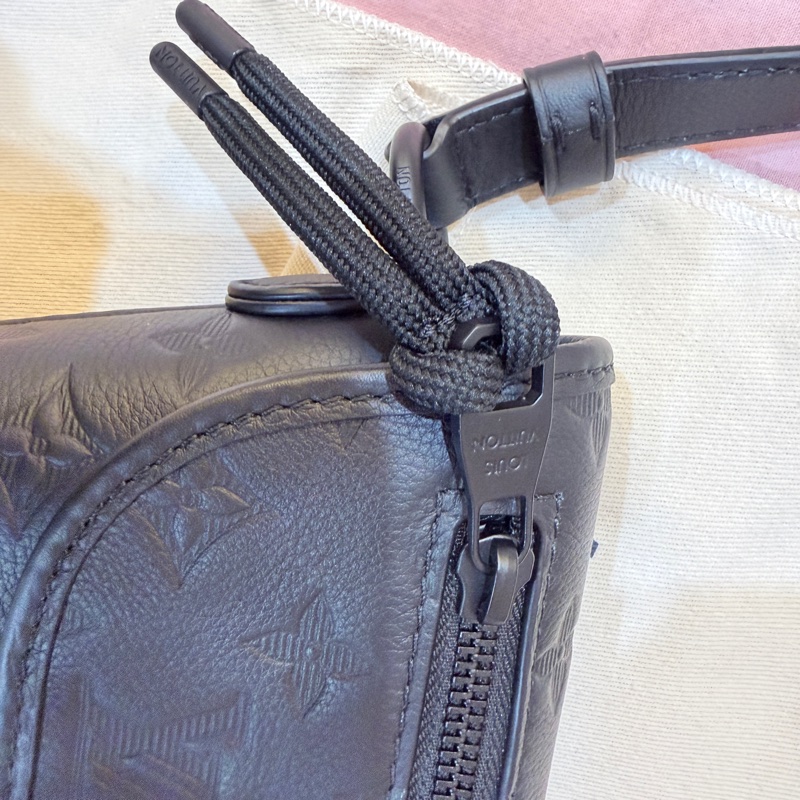 Louis Vuitton Pulse可穿戴式錢包-1