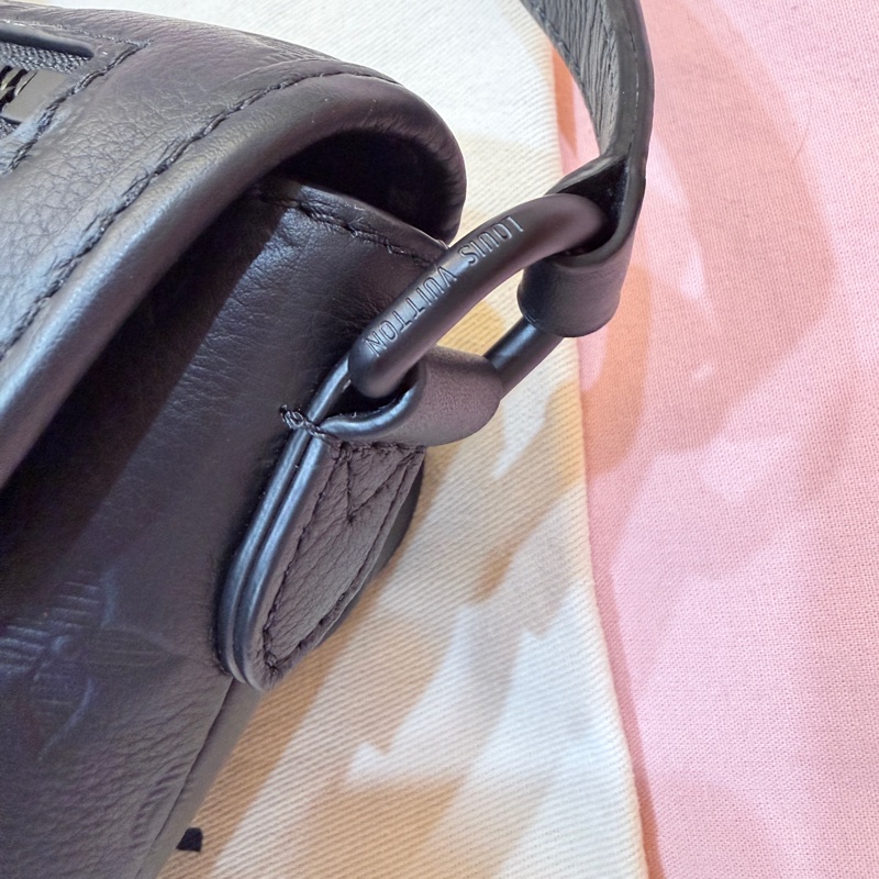 Louis Vuitton Pulse可穿戴式錢包-3