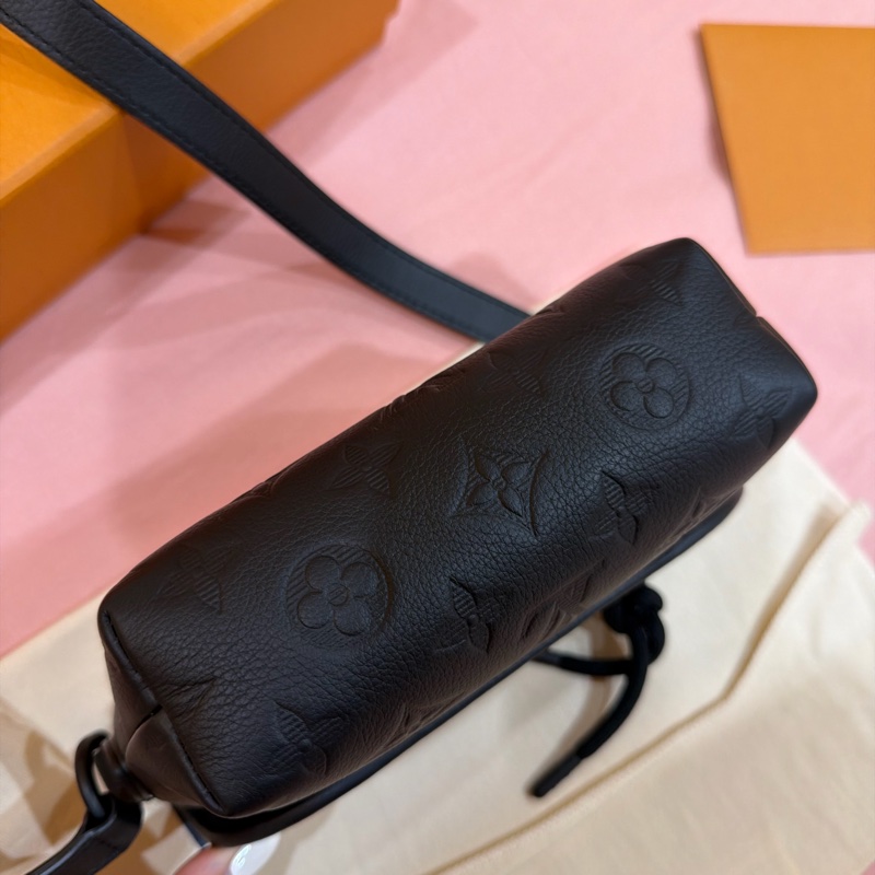 Louis Vuitton Pulse可穿戴式錢包-8