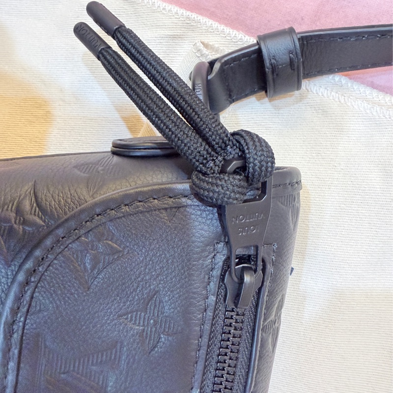 Louis Vuitton Pulse可穿戴式錢包-10