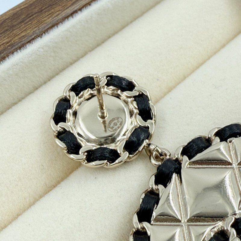 CHANEL - 金色圓形菱格皮穿鍊耳環-8