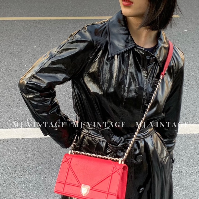 DIOR 紅色銀扣盾牌肩背斜背包包25*16*6 98新配件塵袋保卡-0