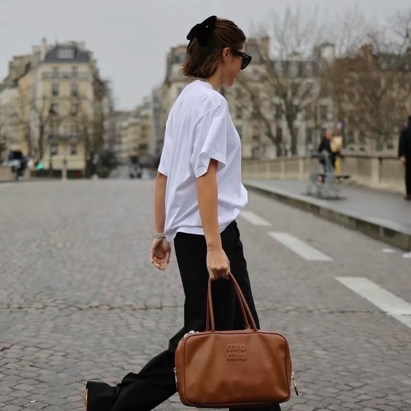 MIUMIU 干邑色Beau保齡球手提肩背包34*21*12 98新配件塵袋-0