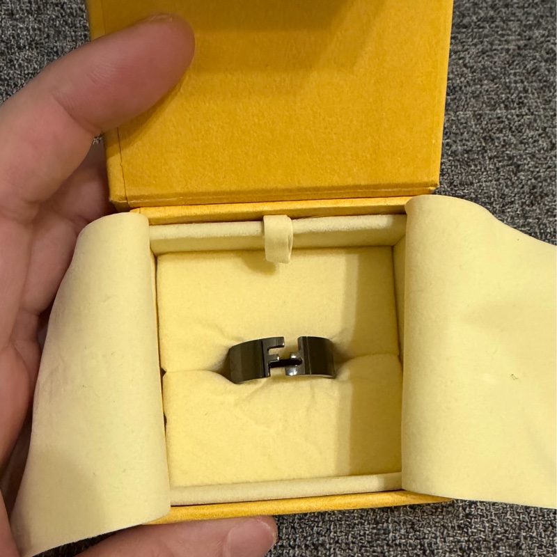 全新未使用FENDI 碳灰男款戒指-3