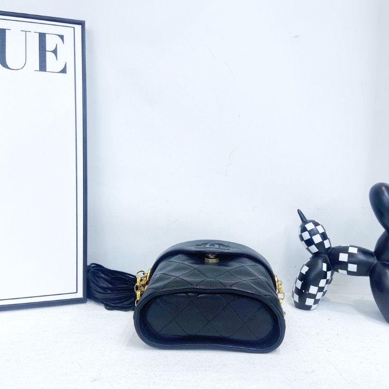 【CHANEL】香奈兒 Lambskin Chain Shoulder 黑色 金扣 雕花鏈流蘇化妝包 15x6x13 正品（二手）-3