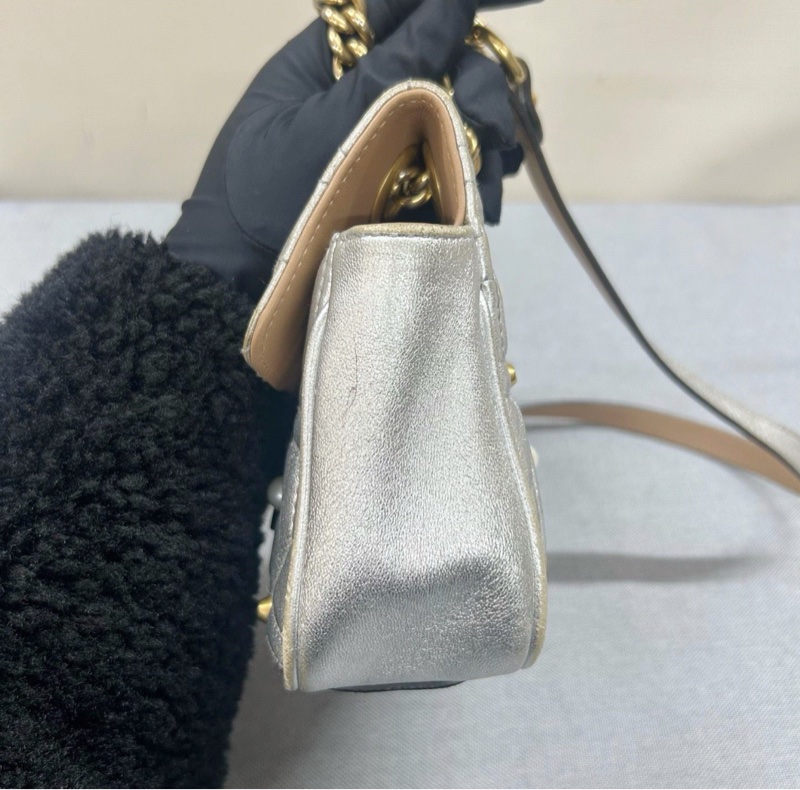 【潮人之選✨全網最低價】Gucci 古馳 GG Marmont 22 珍珠扣太空銀 馬蒙鏈條包 單肩斜背包-3