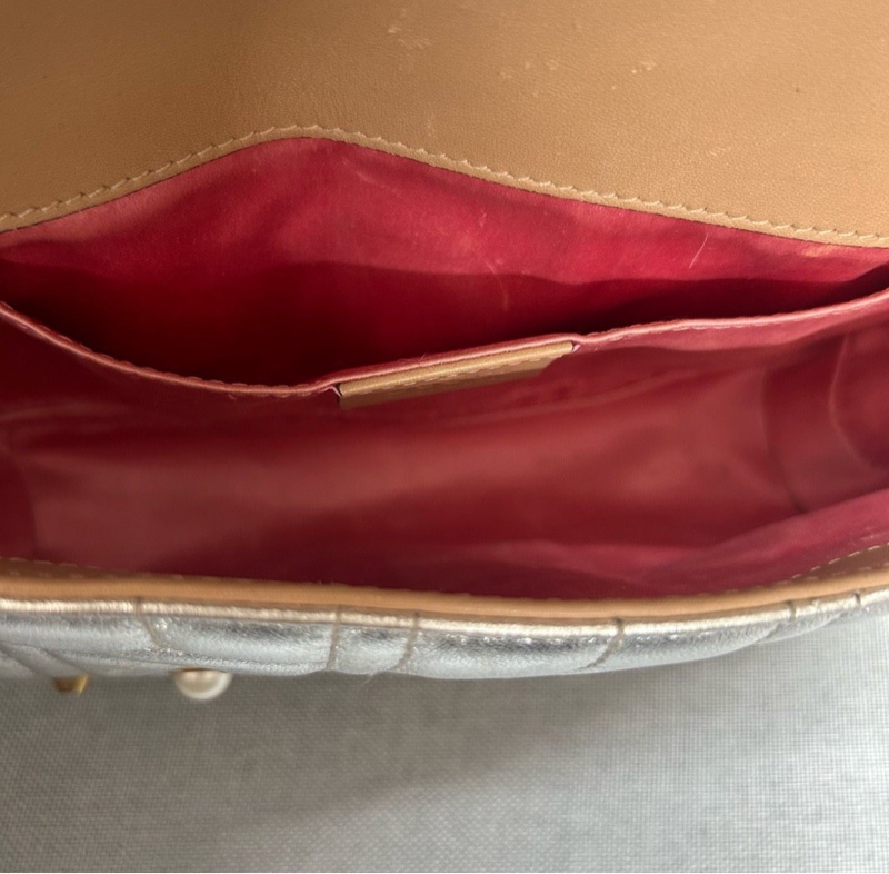 【潮人之選✨全網最低價】Gucci 古馳 GG Marmont 22 珍珠扣太空銀 馬蒙鏈條包 單肩斜背包-6