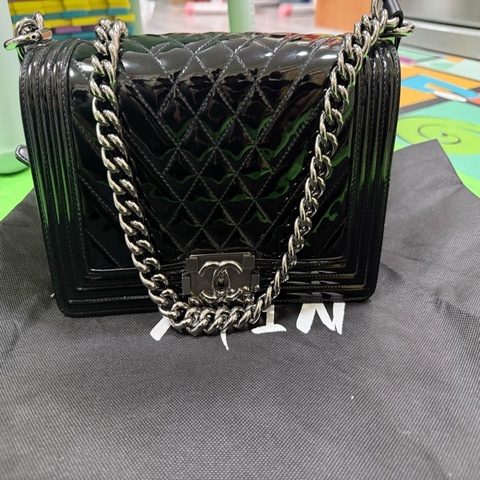 CHANEL LE BOY MEDIUM BLACK