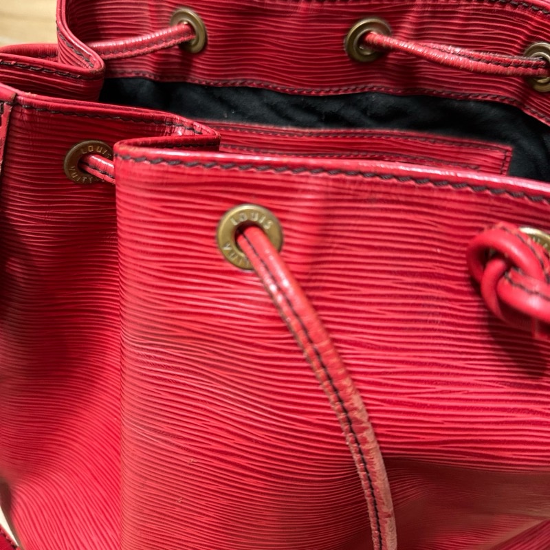 LV紅色水波紋水桶包-2