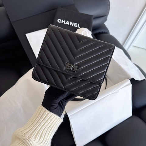 Chanel So Black 2.55 WOC