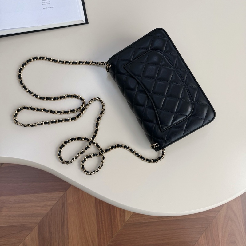 Chanel 黑金滾邊 WOC-1