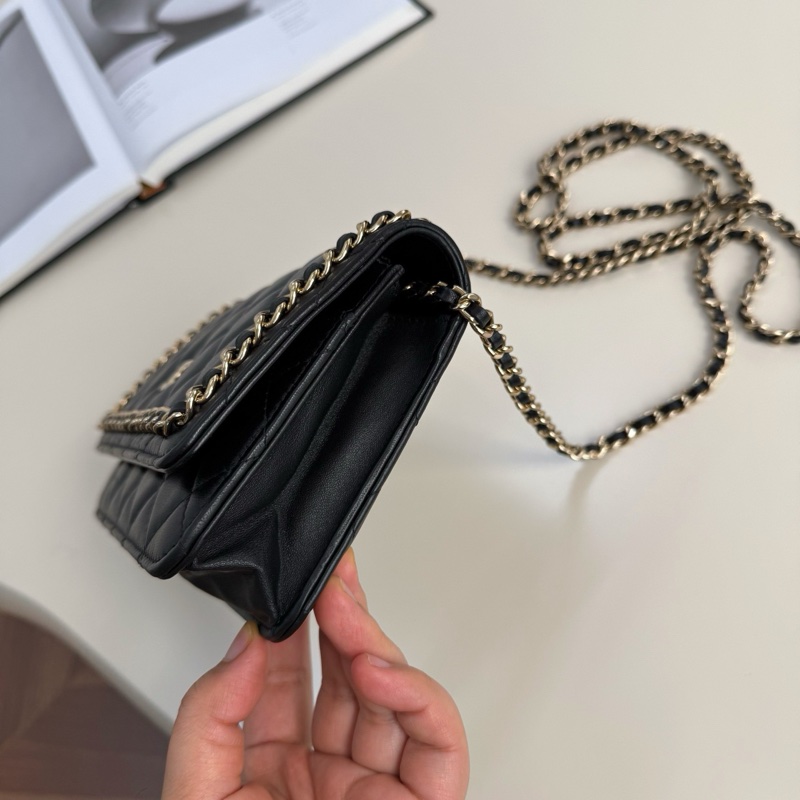 Chanel 黑金滾邊 WOC-4