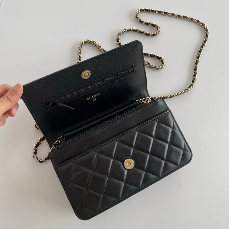 Chanel 黑金滾邊 WOC-8