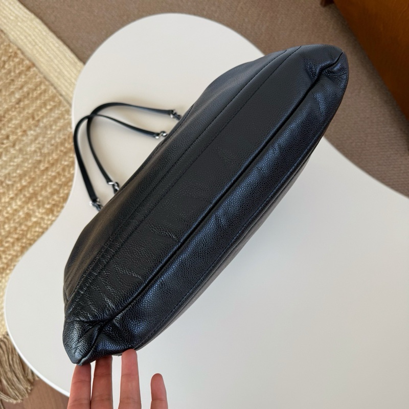 Chanel 黑銀浮雕單肩托特-4